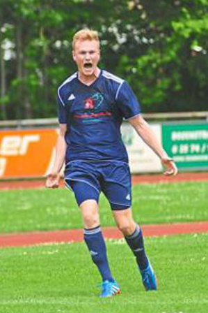 So sieht Aufstiegsjubel aus: Dominik nach seinem 2:0