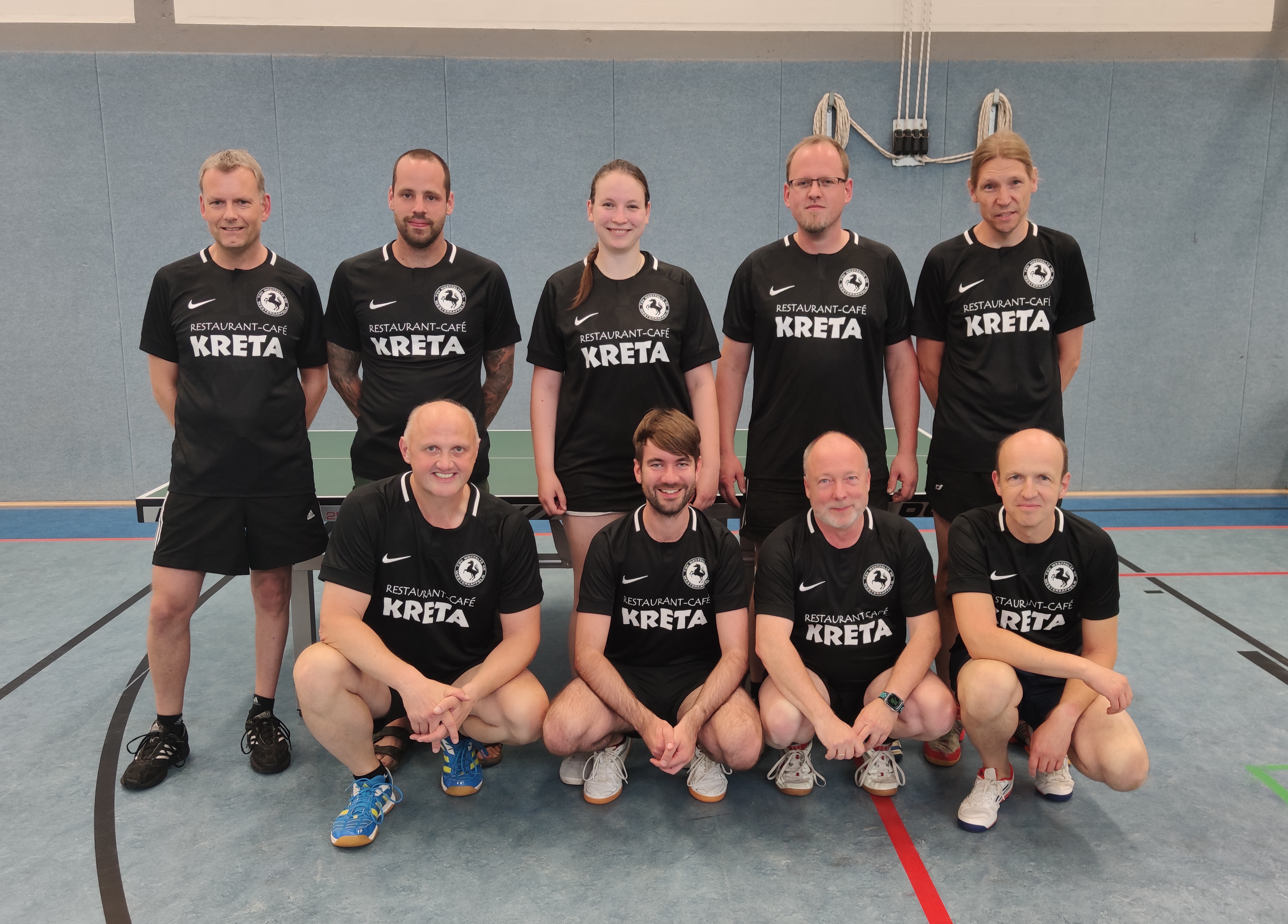stehend v. l.: Frank Lorenz, Thomas Pohlmann, Jacqueline Fortmann, Florian Tietmeyer, Carsten Verlage; hockend v. l.: Roland Hünteler, Jonas Petranowitsch, Werner Elstrodt, Christian Felsch; es fehlt: Fabian Betker