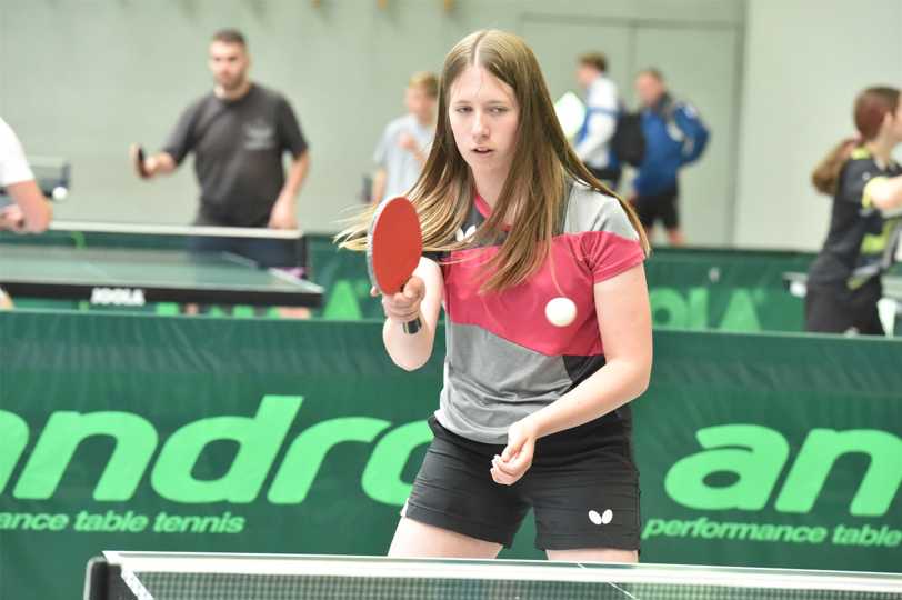 Alicia "Lici" Fortmann wurde Zweite im Mädchen 19 Einzel und Herren E Doppel.