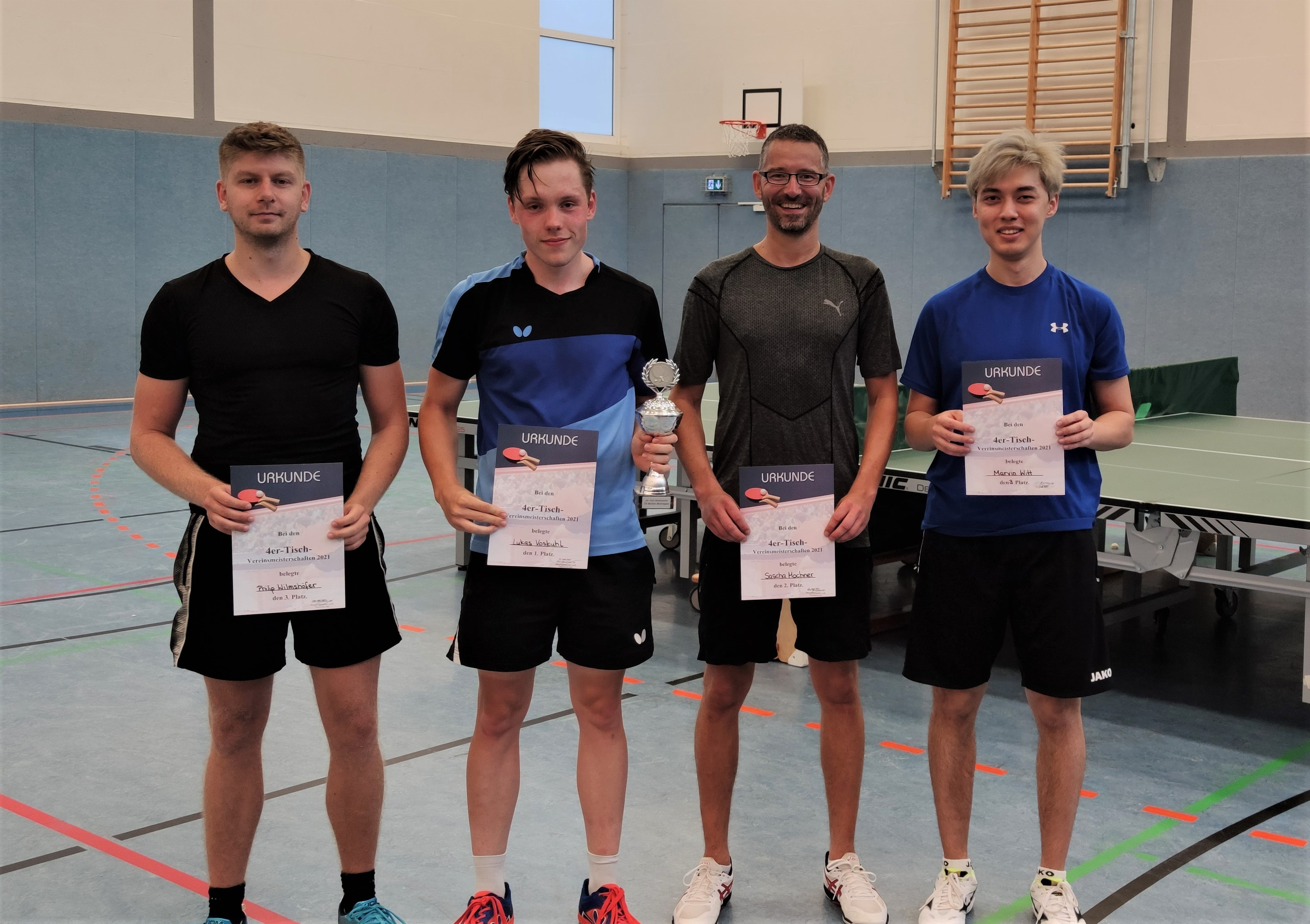 die Platzierten v. l.: Willi (3. Platz), Lukas (Sieger), Sascha (2. Platz) und Marvin (3. Platz).