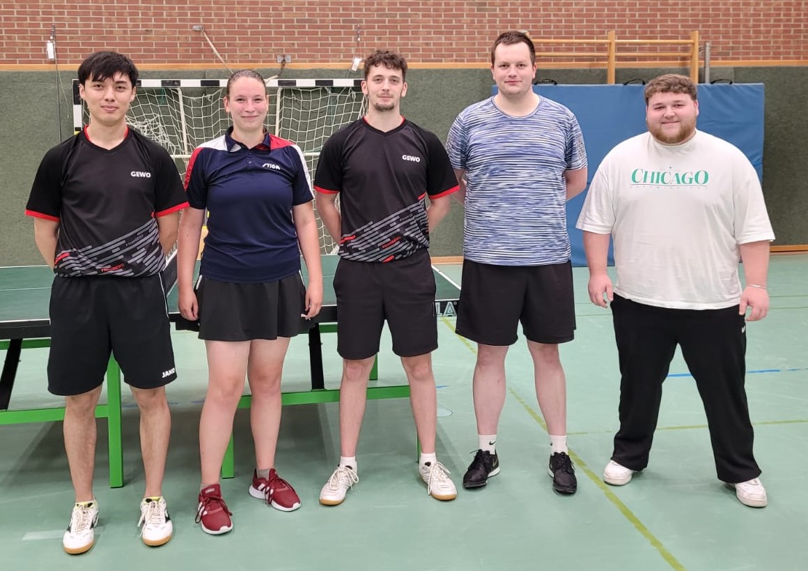 Marvin, Jacqueline, Jan, Siggi und Betreuer Sergej