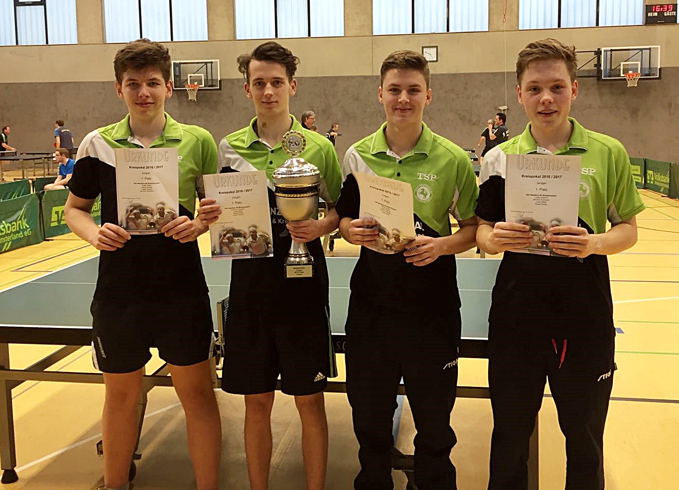 Justin Miller, Jan-Eric Fortmann, Daniel Kodde und Lukas Voskuhl sind Pokalsieger 2016/17 der Jungen.