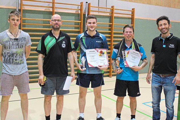 Siegerehrung im Herren A-Einzel (von links): Maxime Meger, Dirk Siepmann (1.), Andre Tegeder (2.), André Jelken (3.) und Murat Sünnetci.