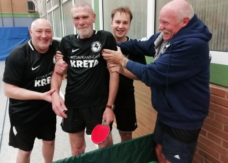 Stephan Scheer, August Keidel, Rudolf Feder und Rolf Riecke freuen sich über den dritten Sieg im vierten Spiel.